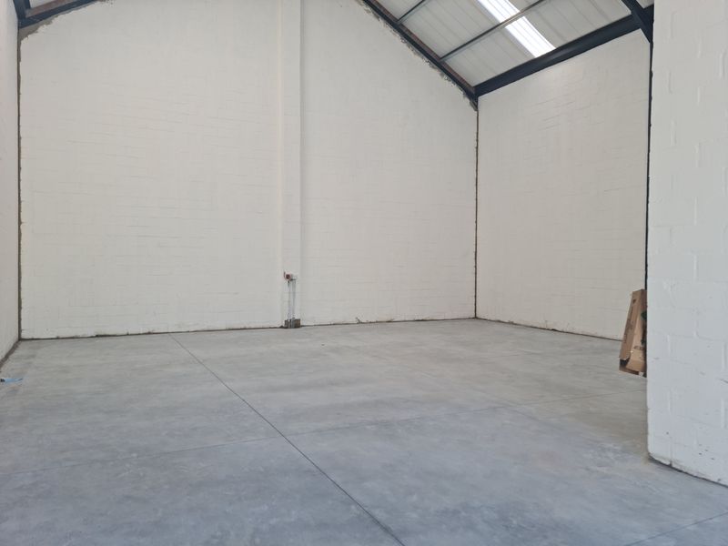 Modern 198m2 Industrial Warehouse To Let in Firgrove , Somerset West. - Photo 9