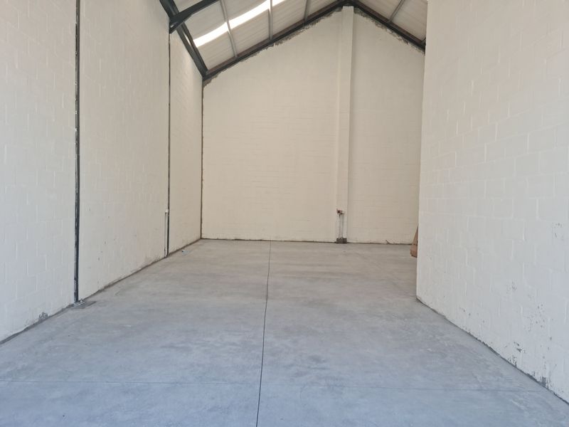 Modern 198m2 Industrial Warehouse To Let in Firgrove , Somerset West. - Photo 7