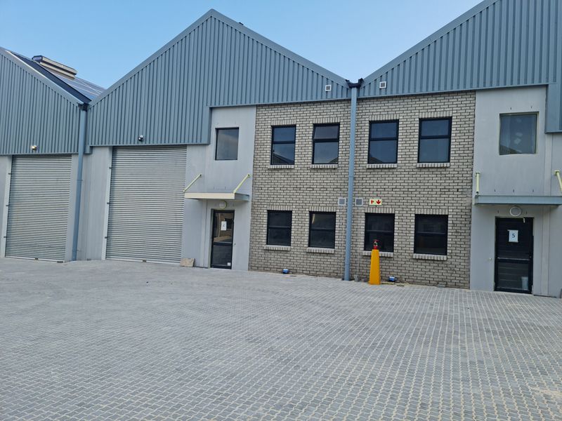 Modern 198m2 Industrial Warehouse To Let in Firgrove , Somerset West. - Photo 4