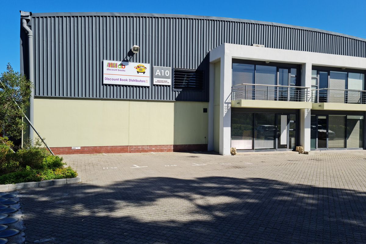 346m2 Warehouse TO LET in the Grove , Interchange ,Somerset West. - Photo 2