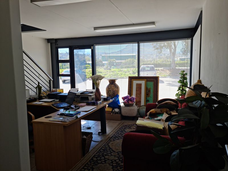 346m2 Warehouse TO LET in the Grove , Interchange ,Somerset West. - Photo 9