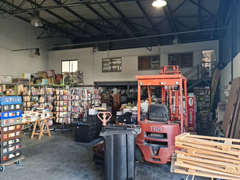 346m2 Warehouse TO LET in the Grove , Interchange ,Somerset West. - Photo 6