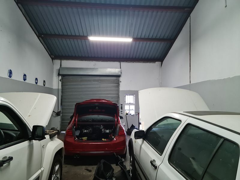 120m2 Storage / Industrial Unit  TO LET in Saxenburg Park, Blackheath. - Photo 9