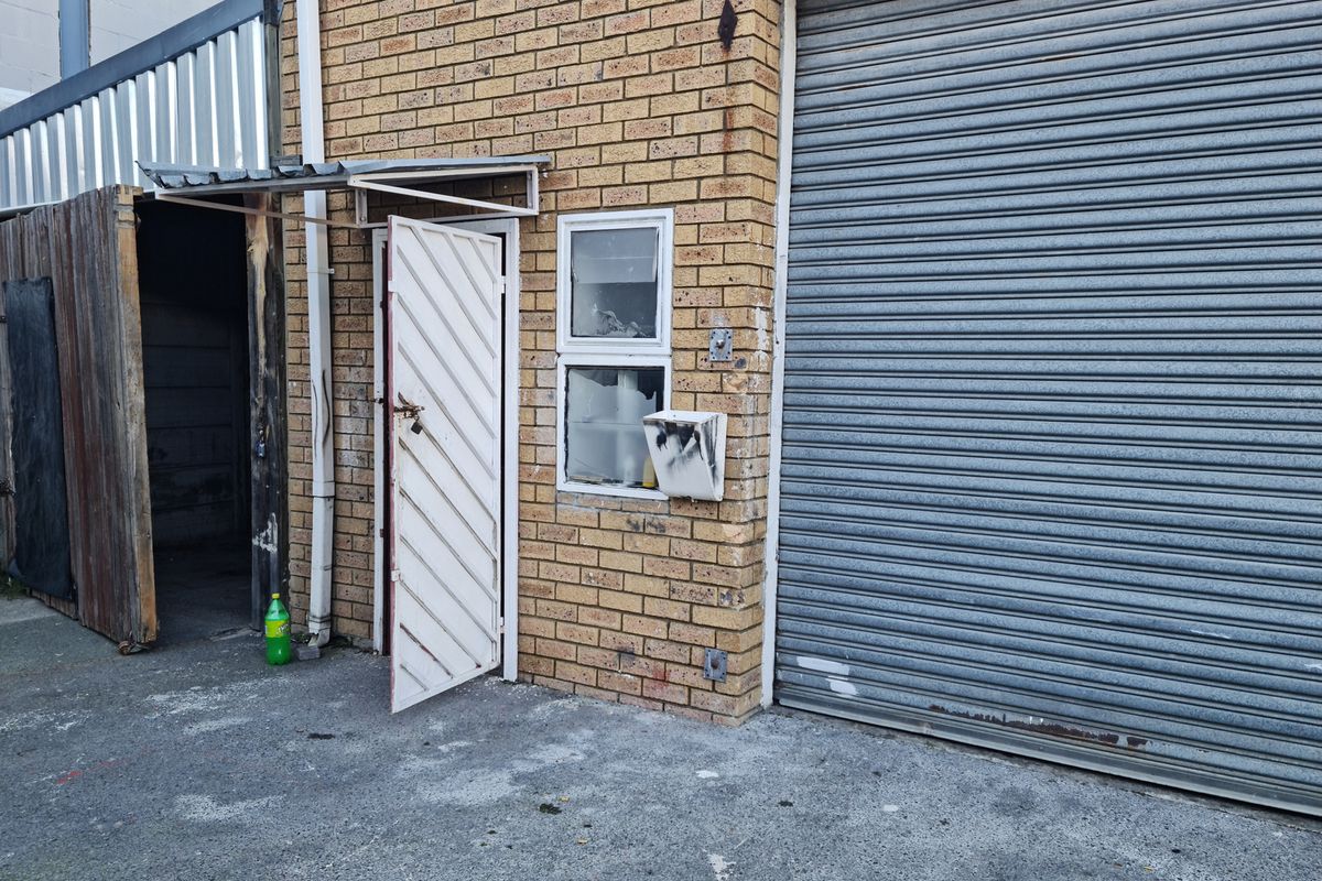 120m2 Storage / Industrial Unit  TO LET in Saxenburg Park, Blackheath. - Photo 3