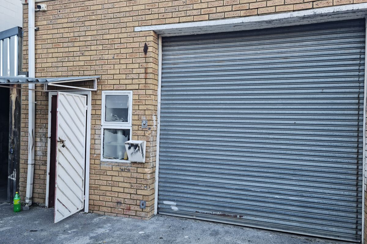 120m2 Storage / Industrial Unit  TO LET in Saxenburg Park, Blackheath. - Photo 2