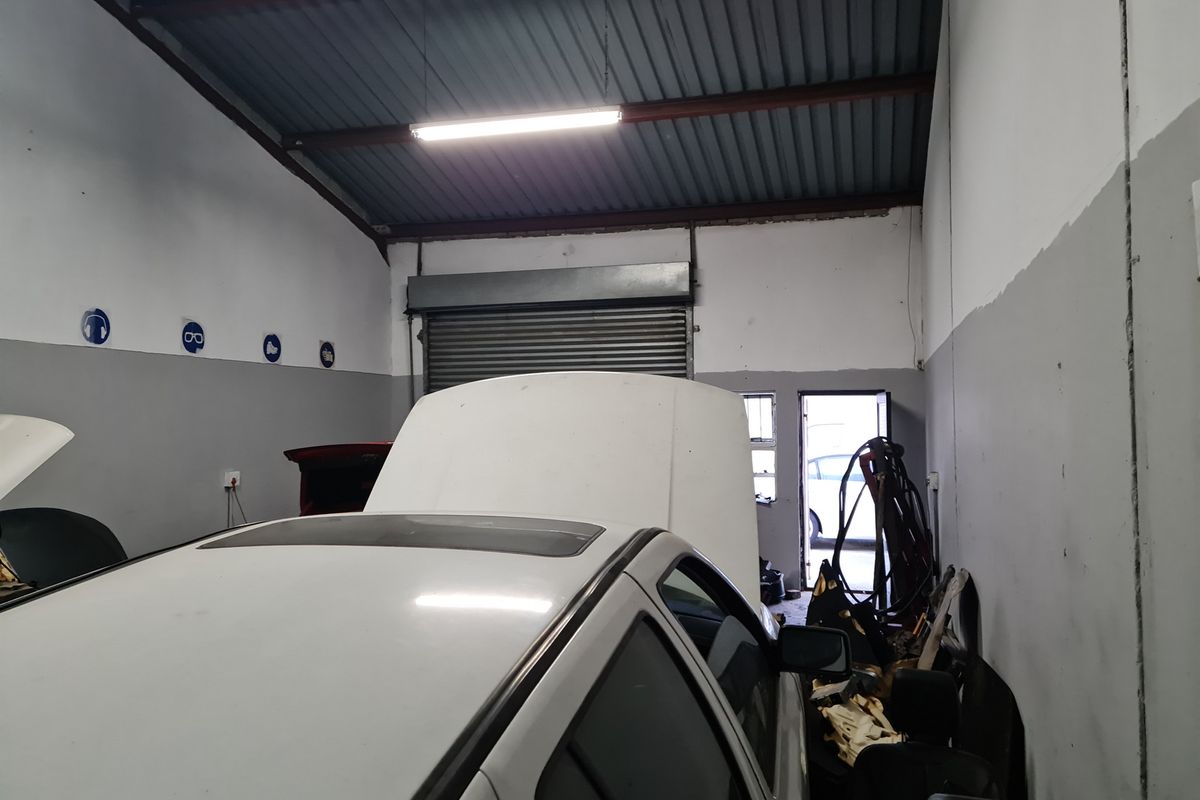 120m2 Storage / Industrial Unit  TO LET in Saxenburg Park, Blackheath. - Photo 4