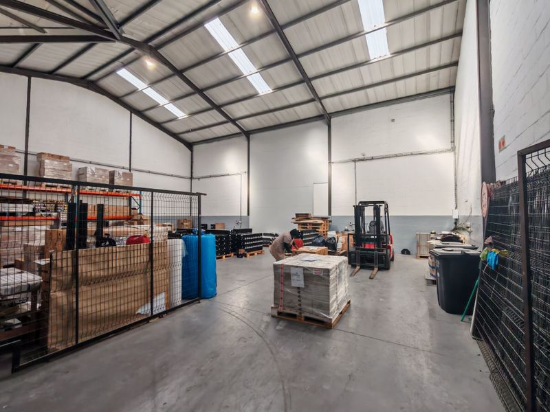 385m2 Warehouse TO LET | FOR RENT in Saxenburg Park 1. - Photo 6