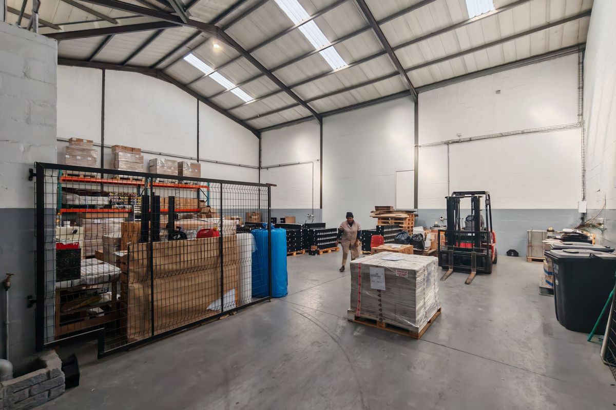385m2 Warehouse TO LET | FOR RENT in Saxenburg Park 1. - Photo 3