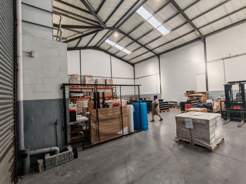 385m2 Warehouse TO LET | FOR RENT in Saxenburg Park 1. - Photo 4