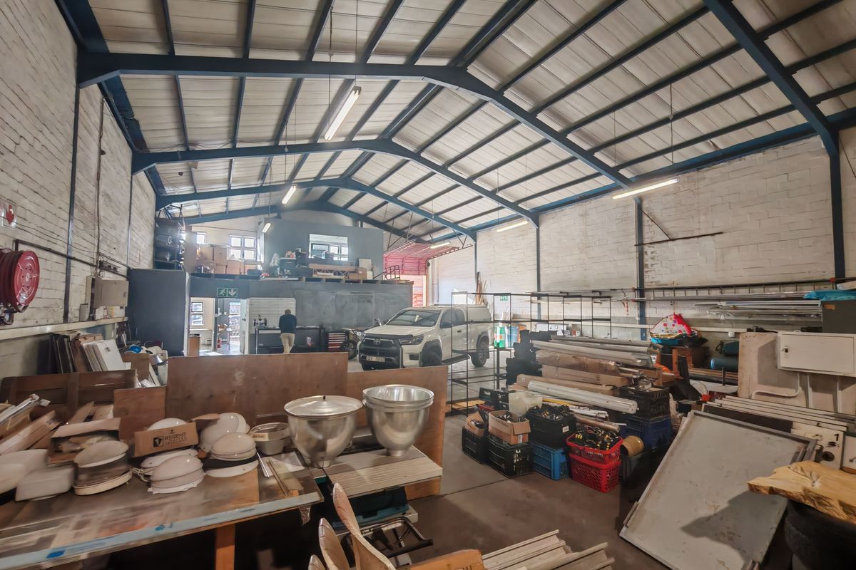 380m2m2  Warehouse TO LET in Gants, Strand. - Photo 3