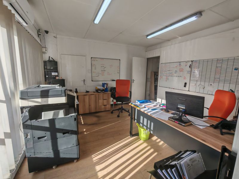 380m2m2  Warehouse TO LET in Gants, Strand. - Photo 4