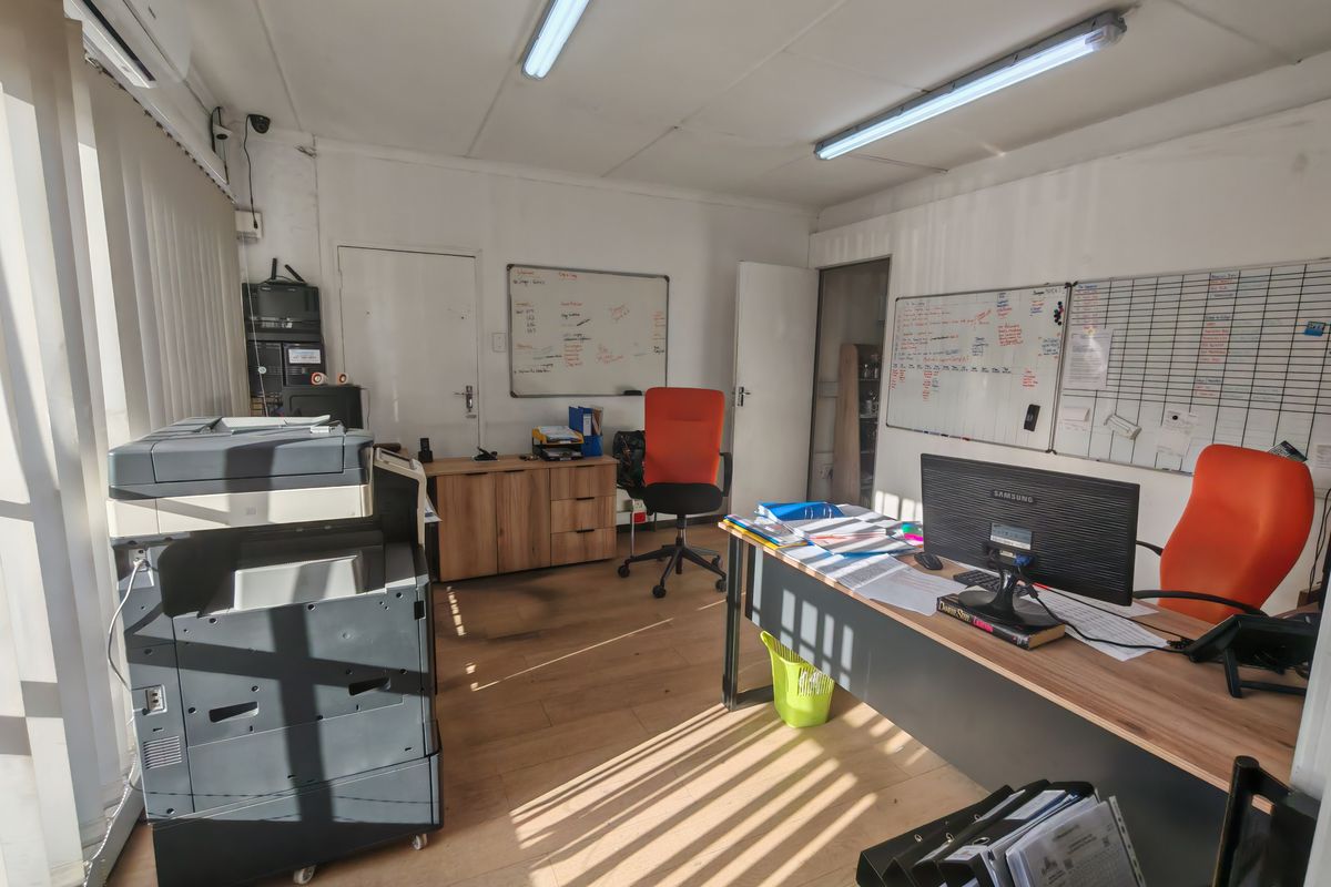 380m2m2  Warehouse TO LET in Gants, Strand. - Photo 4