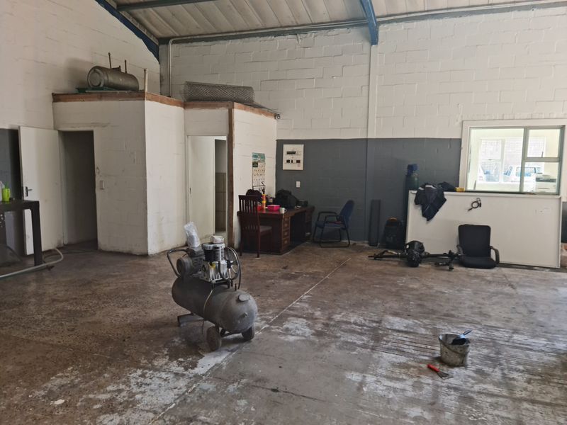 410m2 Industrial Warehouse TO LET in the Strand. - Photo 6