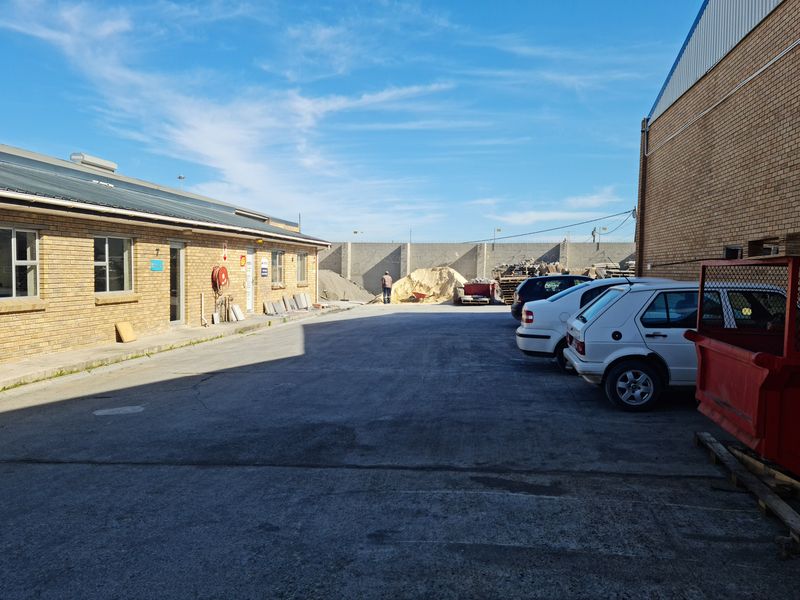 410m2 Industrial Warehouse TO LET in the Strand. - Photo 9