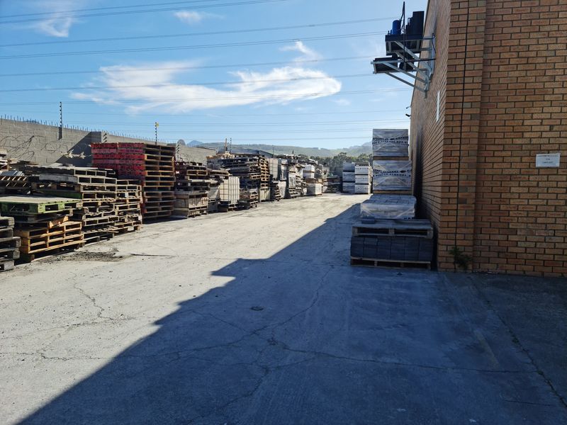 410m2 Industrial Warehouse TO LET in the Strand. - Photo 8