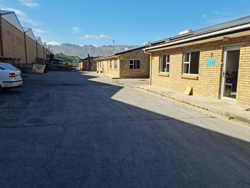 410m2 Industrial Warehouse TO LET in the Strand. - Photo 4