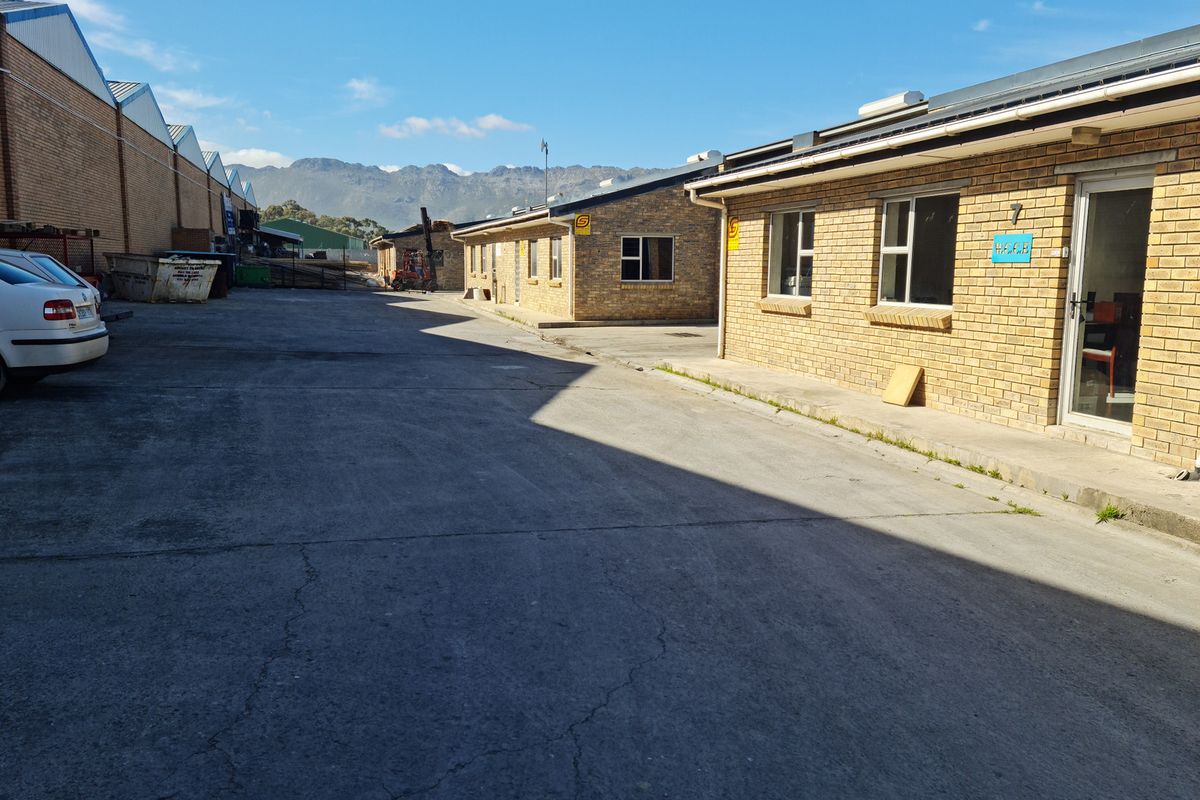 410m2 Industrial Warehouse TO LET in the Strand. - Photo 4