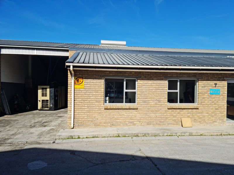 410m2 Industrial Warehouse TO LET in the Strand. - Photo 3