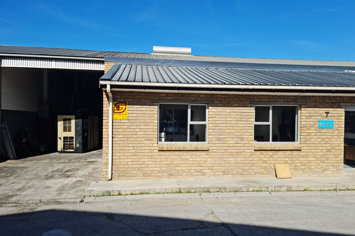 410m2 Industrial Warehouse TO LET in the Strand. - Photo 3