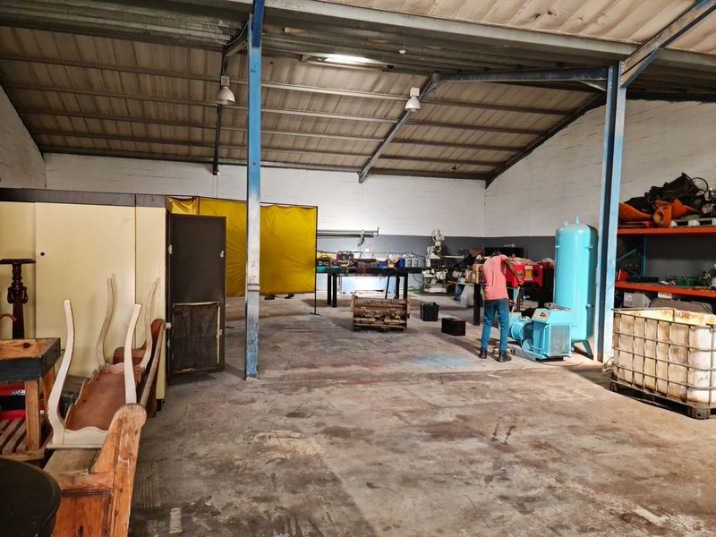 410m2 Industrial Warehouse TO LET in the Strand. - Photo 5