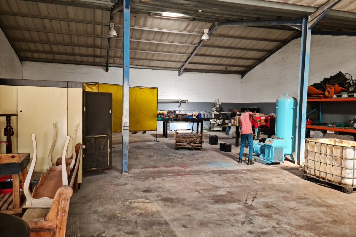 410m2 Industrial Warehouse TO LET in the Strand. - Photo 5