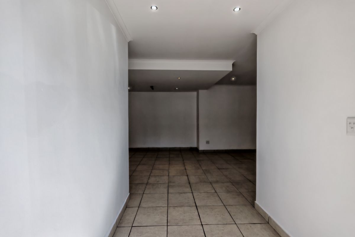 69m2 Office To Let in Asla Park, Strand @ R7000 excl vat per month. - Photo 4