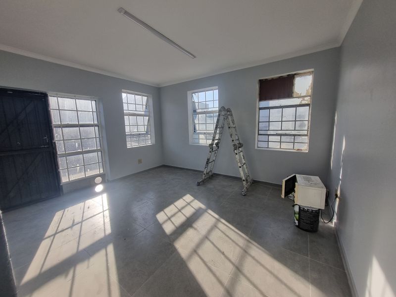 250m2 Industrial Warehouse To Let in Stikland @ R17 500.00 excluding VAT - Photo 9