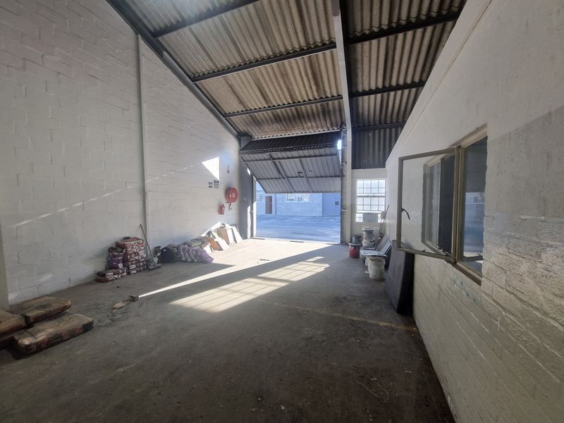 250m2 Industrial Warehouse To Let in Stikland @ R17 500.00 excluding VAT - Photo 4