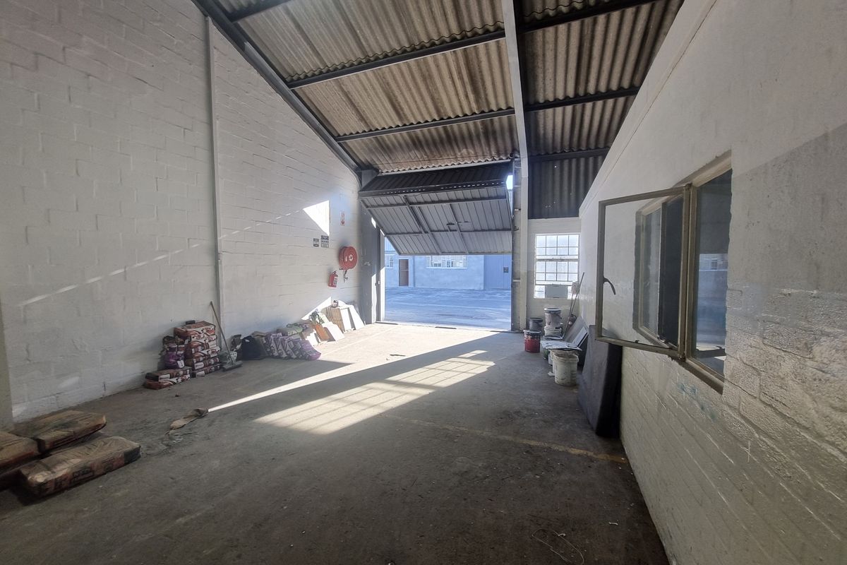 250m2 Industrial Warehouse To Let in Stikland @ R17 500.00 excluding VAT - Photo 4