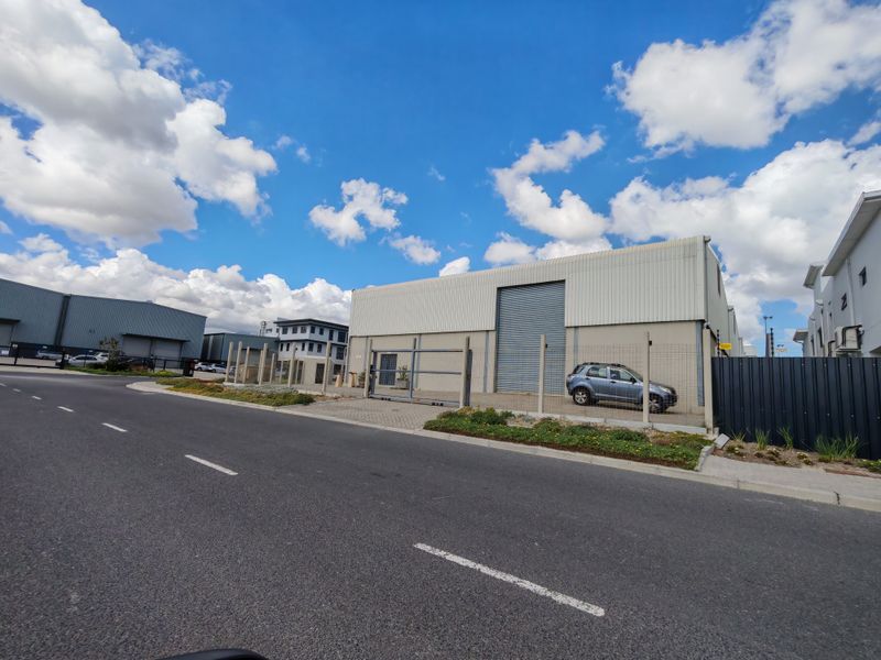 520m2 Warehouse with Yard Space To Let in Firgrove , Somerset West. - Photo 9