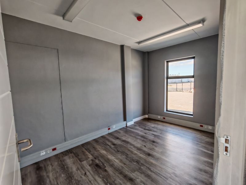 865m2 Industrial Warehouse To Let in Firgrove Industrial Estate , Somerset West. - Photo 8