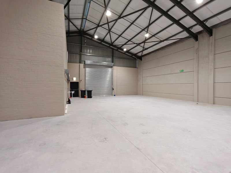 865m2 Industrial Warehouse To Let in Firgrove Industrial Estate , Somerset West. - Photo 7