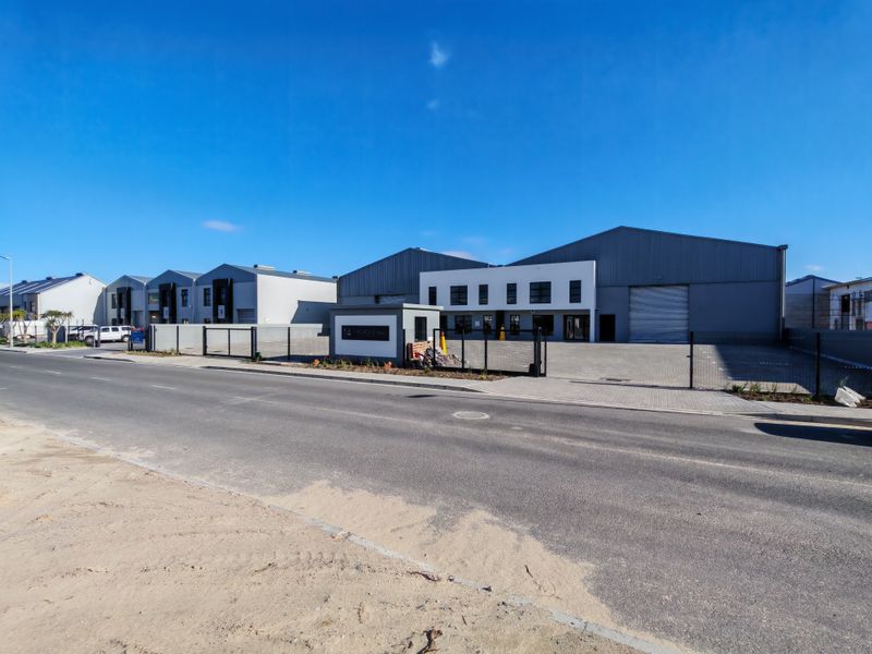 865m2 Industrial Warehouse To Let in Firgrove Industrial Estate , Somerset West. - Photo 3