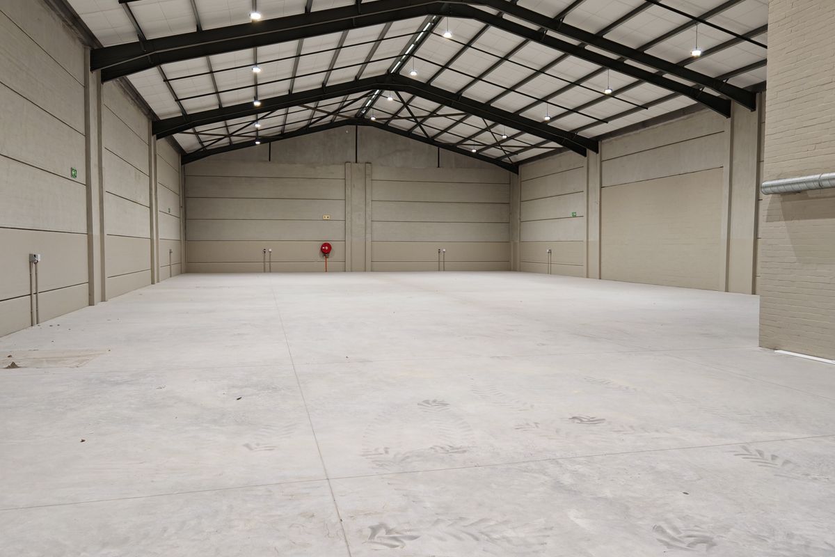 865m2 Industrial Warehouse To Let in Firgrove Industrial Estate , Somerset West. - Photo 4