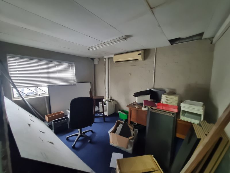 400m2 Industrial Office/Storage Space To Let in Stikland @ R28 000.00 excluding VAT - Photo 8