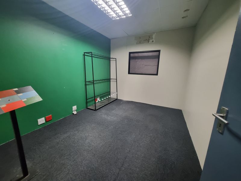 400m2 Industrial Office/Storage Space To Let in Stikland @ R28 000.00 excluding VAT - Photo 10