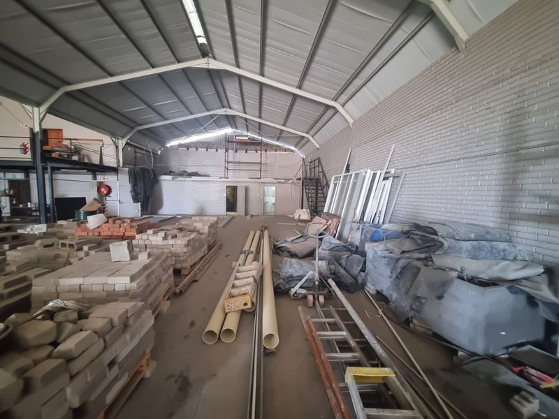 1 463m2 Industrial Warehouse To Let in Stikland @ R124 355.00 excluding VAT (85 p/sqm) - Photo 8