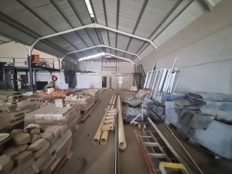 1 463m2 Industrial Warehouse To Let in Stikland @ R124 355.00 excluding VAT (85 p/sqm) - Photo 9