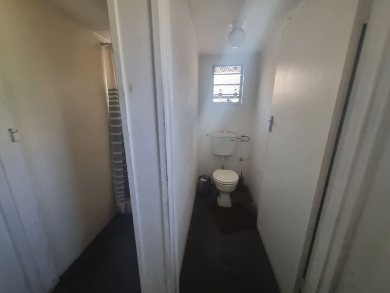 298m2 Industrial Warehouse To Let in Triangle Farm @ R16 200.00 excluding VAT - Photo 6