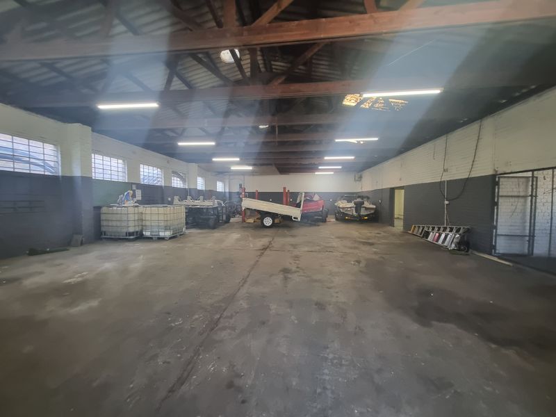 298m2 Industrial Warehouse To Let in Triangle Farm @ R16 200.00 excluding VAT - Photo 2
