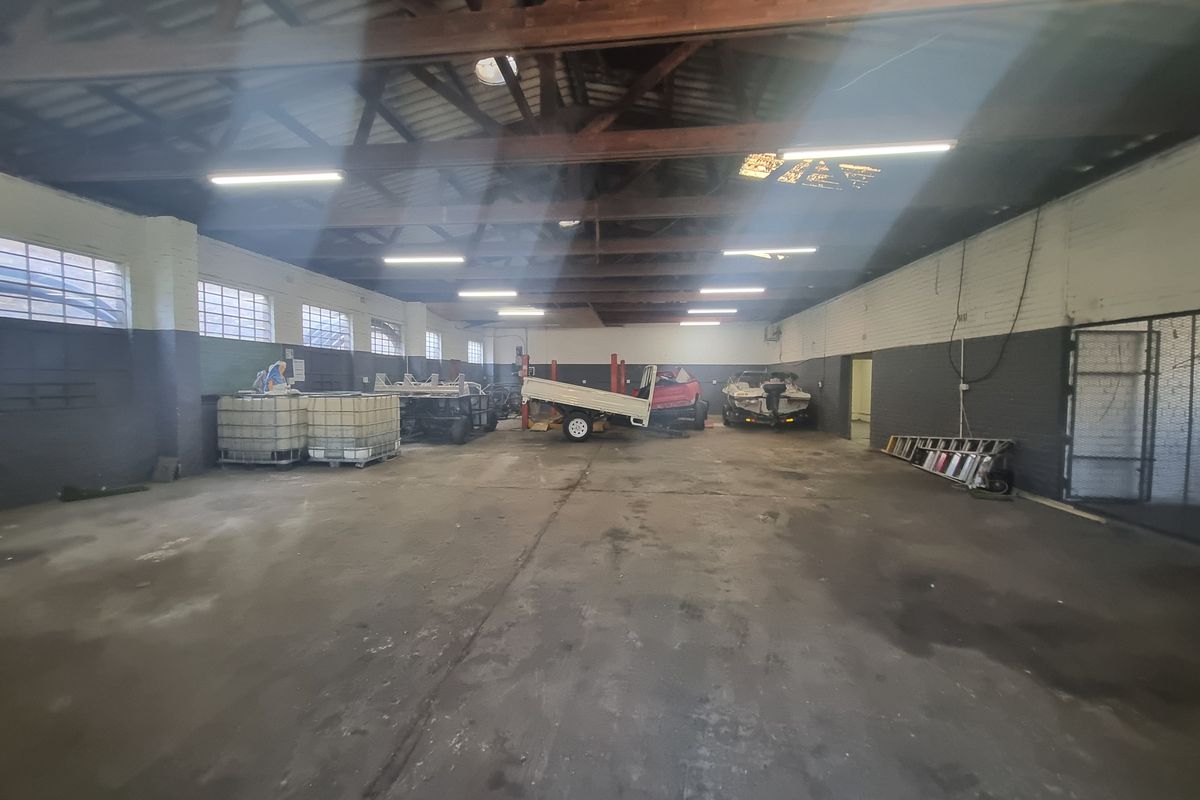298m2 Industrial Warehouse To Let in Triangle Farm @ R16 200.00 excluding VAT - Photo 2