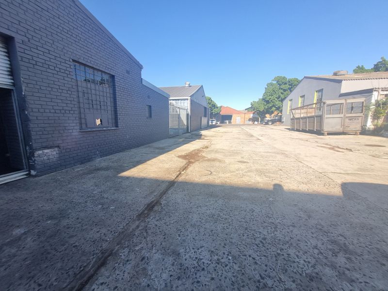298m2 Industrial Warehouse To Let in Triangle Farm @ R16 200.00 excluding VAT - Photo 4