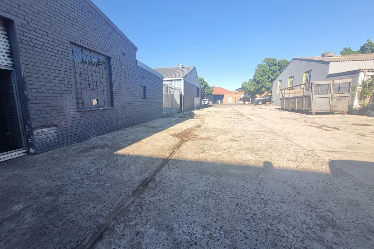 298m2 Industrial Warehouse To Let in Triangle Farm @ R16 200.00 excluding VAT - Photo 4