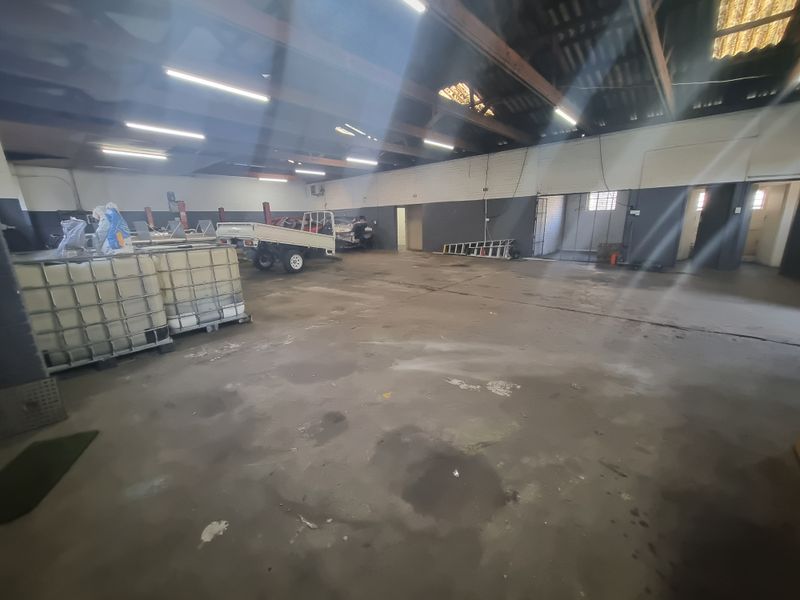 298m2 Industrial Warehouse To Let in Triangle Farm @ R16 200.00 excluding VAT - Photo 3