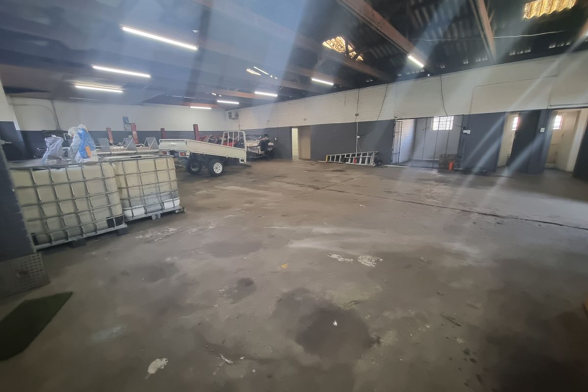 298m2 Industrial Warehouse To Let in Triangle Farm @ R16 200.00 excluding VAT - Photo 3