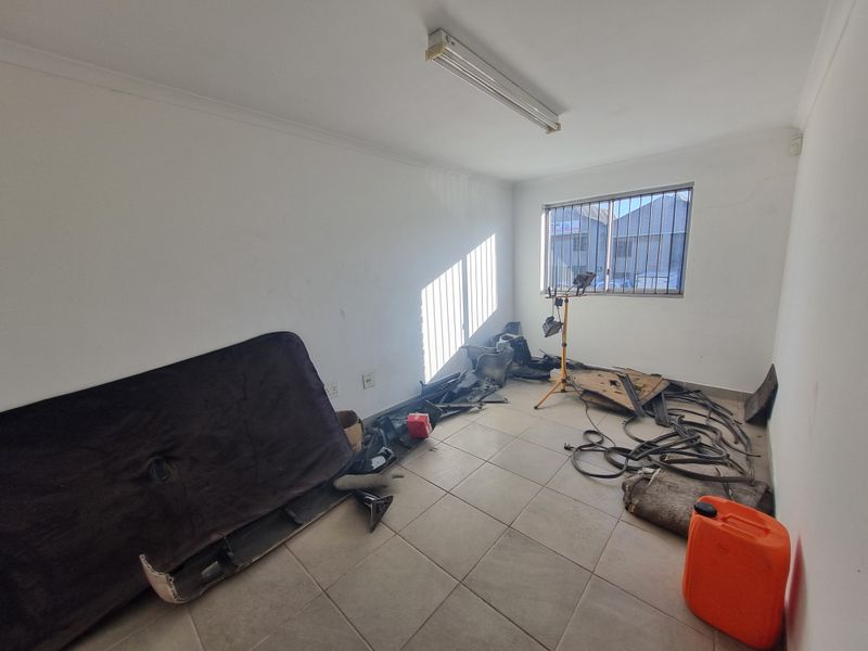 440m2 Industrial Warehouse To Let in Okavango Park @ R35 200.00 excluding VAT - Photo 10