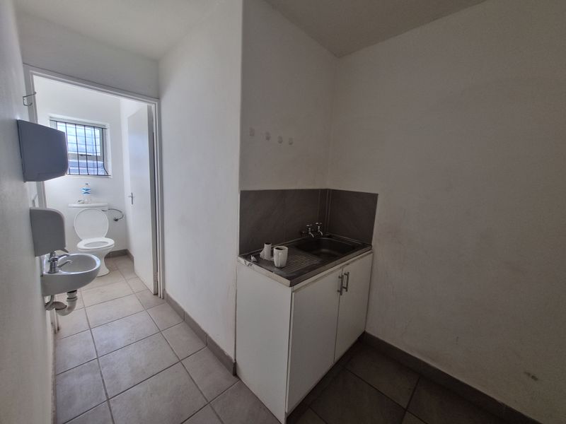 440m2 Industrial Warehouse To Let in Okavango Park @ R35 200.00 excluding VAT - Photo 9