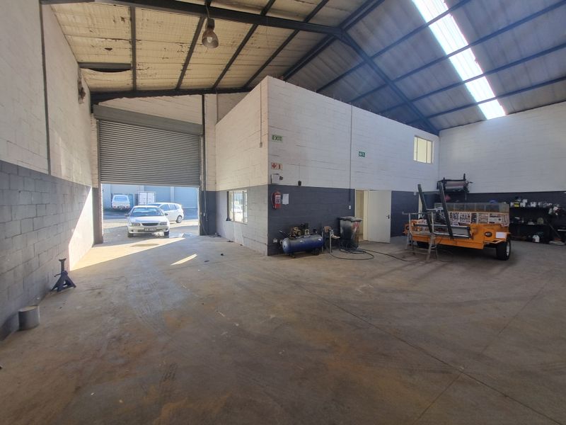 440m2 Industrial Warehouse To Let in Okavango Park @ R35 200.00 excluding VAT - Photo 4