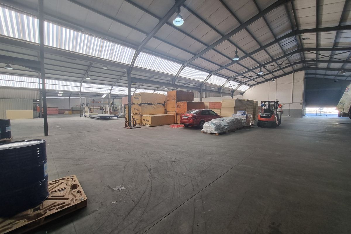 3 170m2 Industrial Warehouse To Let in Brackenfell @ R213 975.00 excluding VAT - Photo 4