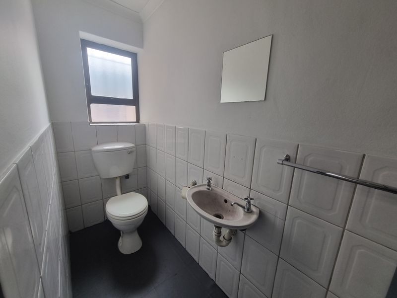 247m2 Industrial Warehouse To Let in Brackenfell @ R19 500.00 excluding VAT - Photo 8